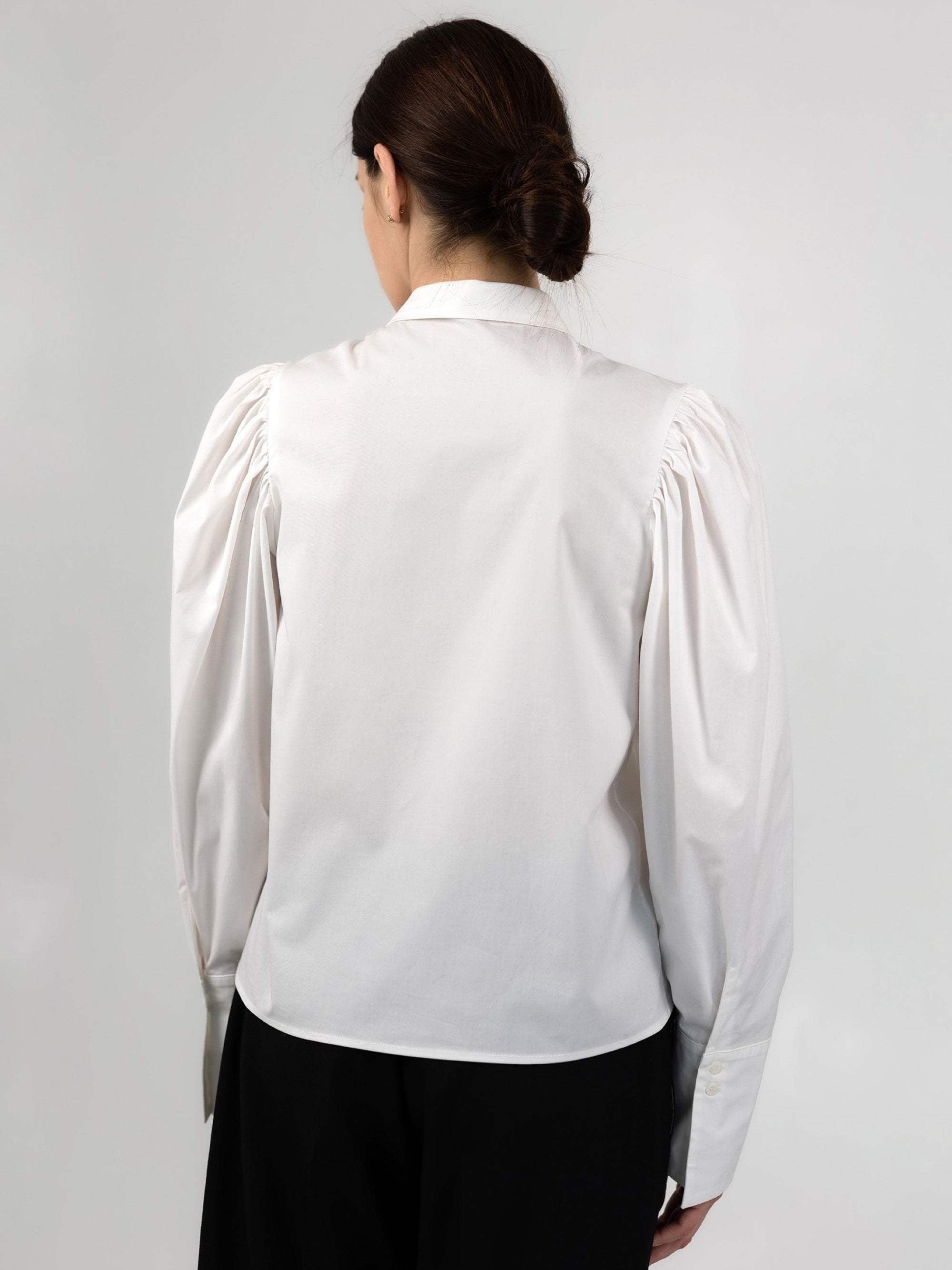 White cotton blouse with volume sleeves