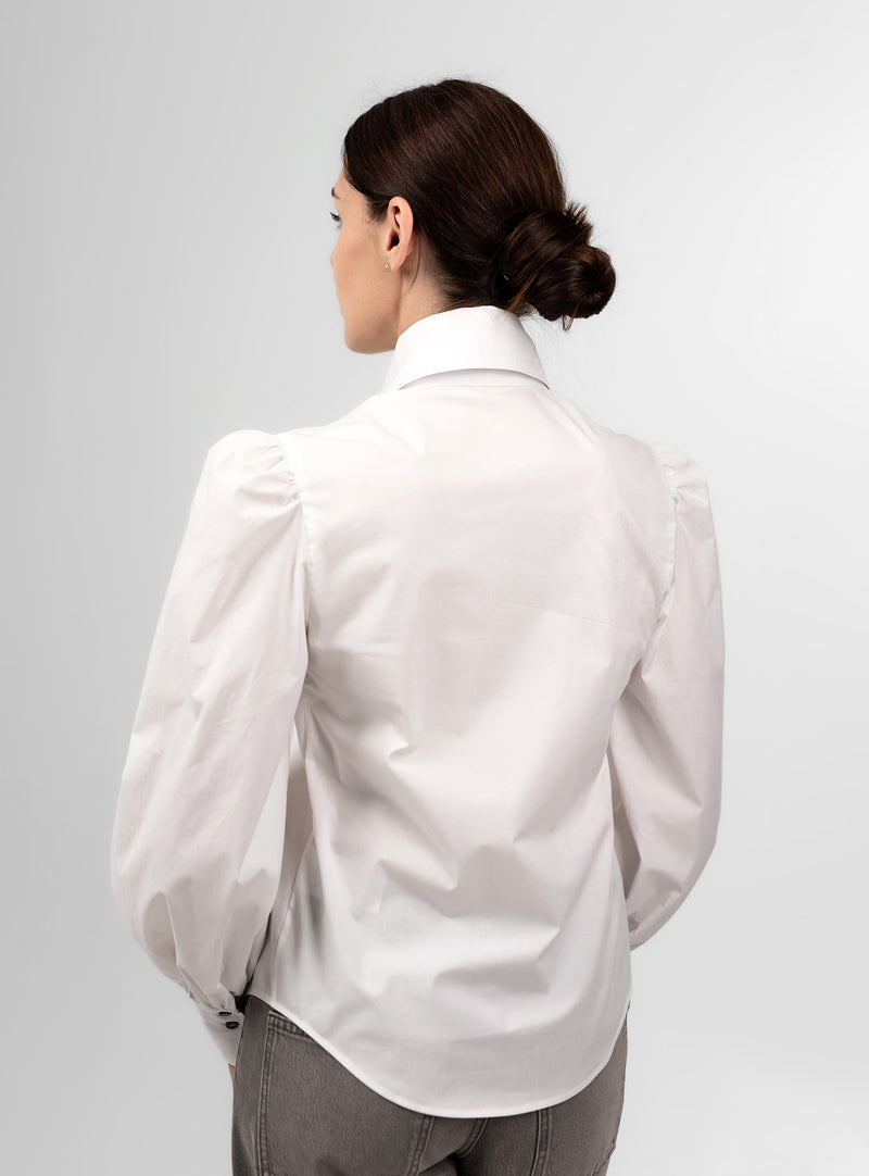 White cotton blouse with pointed collar